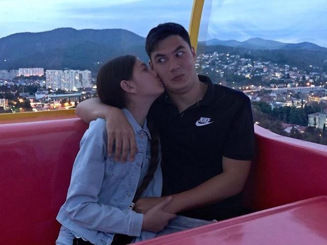 Anh trai Quang Hải làm thợ xăm, em Văn Lâm body 6 múi giống anh-8