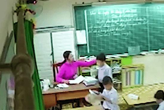 Tranh cãi 'thương cho roi vọt' vụ cô giáo đánh nhiều học sinh ở TP. HCM