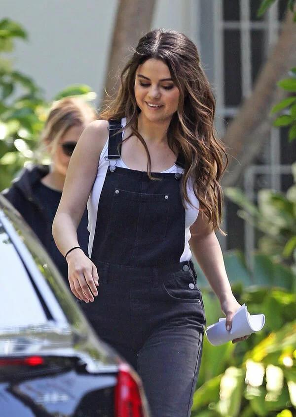 Ảnh bán nude của Selena Gomez gây chú ý trở lại-2