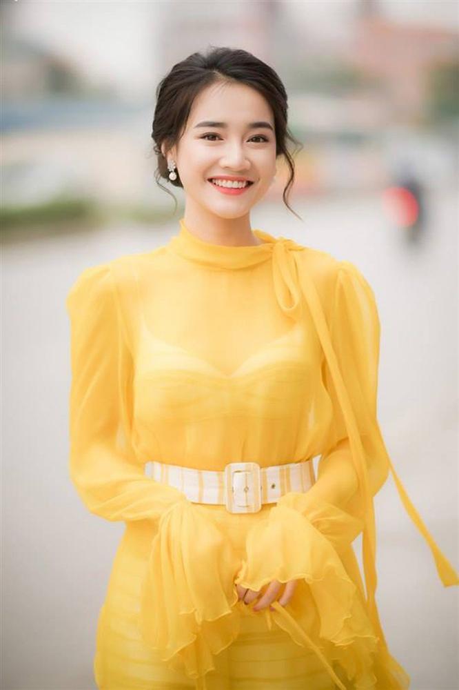 Điệu đà với tóc mái bằng, Nhã Phương nhận ngay cái kết đắng hệt Minh Hằng một thời-2