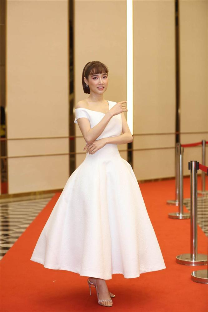 Điệu đà với tóc mái bằng, Nhã Phương nhận ngay cái kết đắng hệt Minh Hằng một thời-8