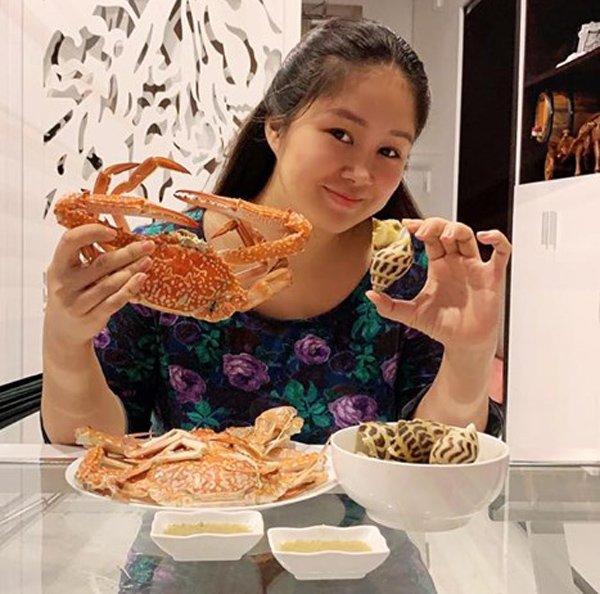 Dân mạng tuýt còi vì mới sinh đã ăn cả mâm hải sản, Lê Phương vội vàng thanh minh-1