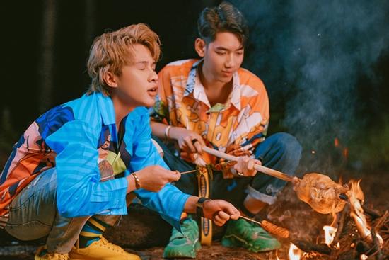 Clip khiến 'Em gì ơi' của Jack vướng nghi án đạo nhạc gánh hát lô tô