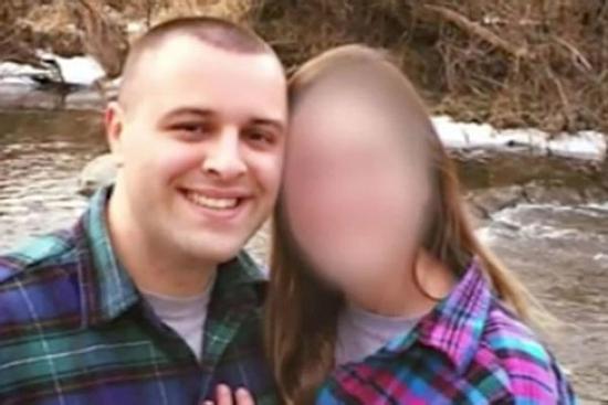 Chú rể sàm sỡ phù dâu ngay trước lễ cưới nhưng phản ứng của cô dâu mới đáng kinh ngạc