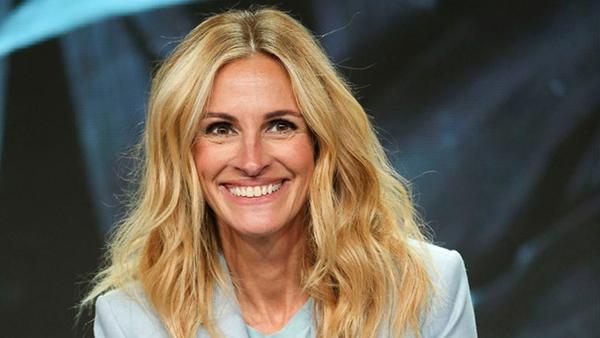 Julia Roberts: Minh tinh xinh đẹp nổi tiếng với vai gái bán hoa trong bộ phim Pretty Woman. Đảm nhận nhân vật gái mại dâm, Julia Roberts phải đối mặt với những yêu cầu khỏa thân trên màn ảnh. Nhưng trên thực tế, cô chưa một lần xuất hiện trước ống kính máy quay với một cơ thể nude 100%. Suốt nhiều năm, nữ diễn viên vẫn giữ vững nguyên tắc không nhận đóng cảnh khoe da thịt. Theo Marie Claire, Julia Roberts từng bày tỏ rõ quan điểm: “Diễn mà vẫn mặc đồ mới gọi là trình diễn. Còn diễn mà phải cởi đồ thì đó chỉ là làm một bộ phim tài liệu mà thôi”. Từ sau khi kết hôn và có con, nữ diễn viên càng giữ mình trước những lời mời gọi trút xiêm y bởi cô không muốn những đứa trẻ chứng kiến mẹ mình khỏa thân.