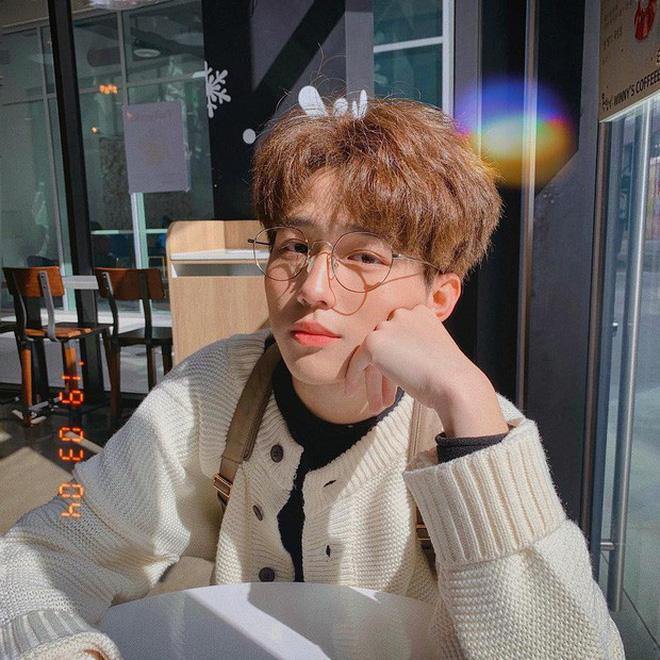 Danh tính trai đẹp chụp ảnh cùng Black Pink như bạn thân, ảnh đời thường còn chất chơi hơn nhiều-6