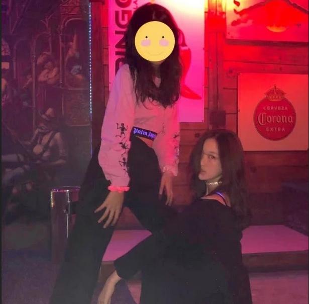 Con gái hở hàm ếch của Vương Phi phản pháo thông tin tụ tập club sinh hư dù mới 13 tuổi-1