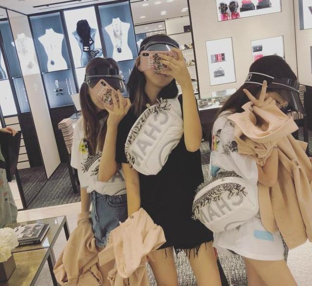 Con gái hở hàm ếch của Vương Phi phản pháo thông tin tụ tập club sinh hư dù mới 13 tuổi-5