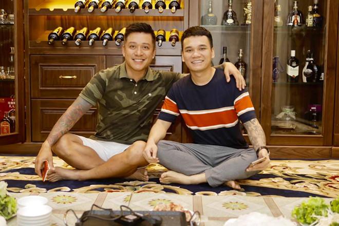 Sao Việt hứa tặng tiền tỷ cho ai có chứng cứ họ đạo nhạc, dao kéo-4