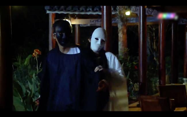 Ngày làm người, đêm làm ma của cặp đôi loạn luân Tiếng Sét Trong Mưa-4