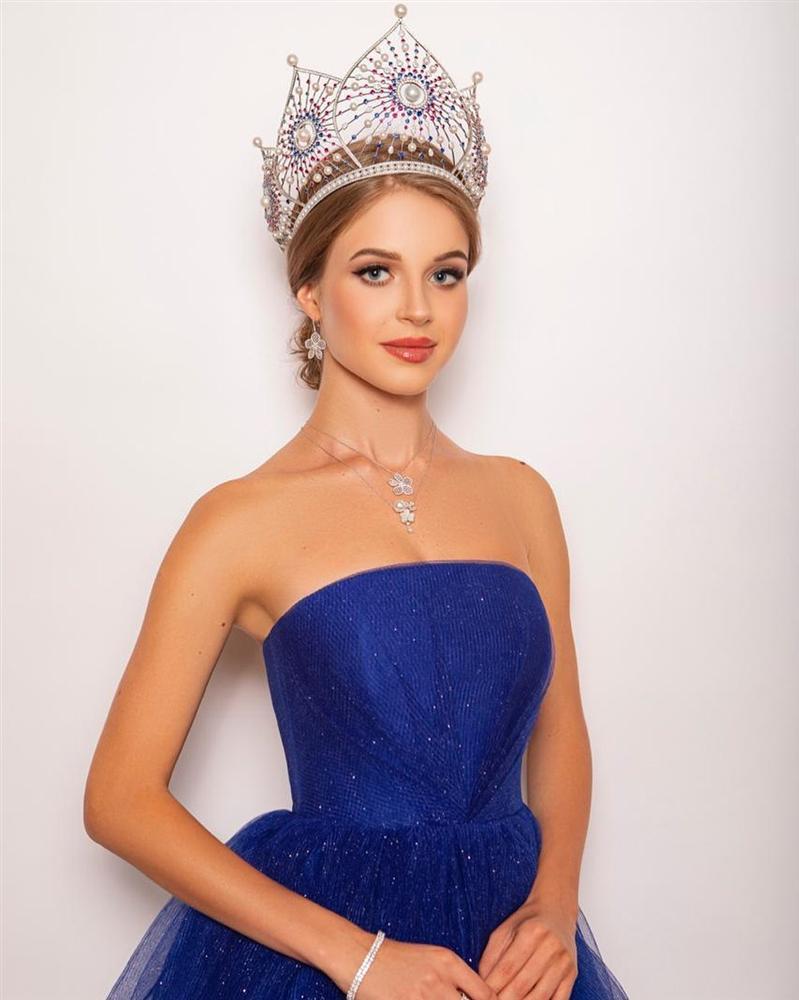 Bản tin Hoa hậu Hoàn vũ 8/10: Hoàng Thùy khoe ngực sexy nhưng đáng tiếc spotlight lại thuộc về Iris-3