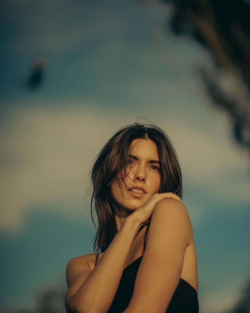 Bản tin Hoa hậu Hoàn vũ 8/10: Hoàng Thùy khoe ngực sexy nhưng đáng tiếc spotlight lại thuộc về Iris-9