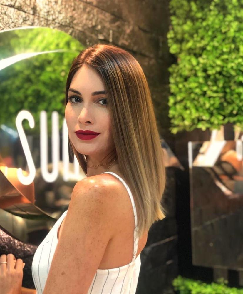 Bản tin Hoa hậu Hoàn vũ 8/10: Hoàng Thùy khoe ngực sexy nhưng đáng tiếc spotlight lại thuộc về Iris-8