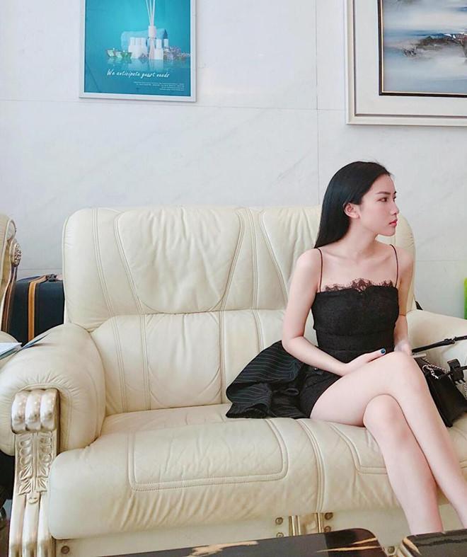 Bạn gái tin đồn của Bùi Tiến Dũng chăm diện cây đen, đồ bó sát cơ thể-3
