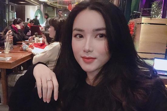 Nhan sắc bạn gái MC của thủ môn Bùi Tiến Dũng