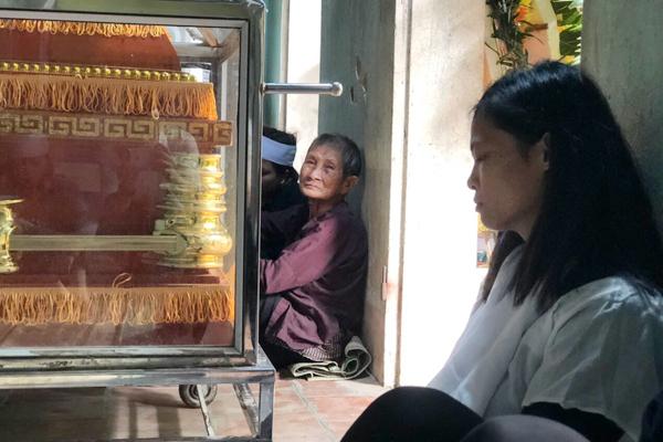 Người vợ trẻ ôm 3 con thơ, nén nước mắt ký đơn hiến tạng chồng-2