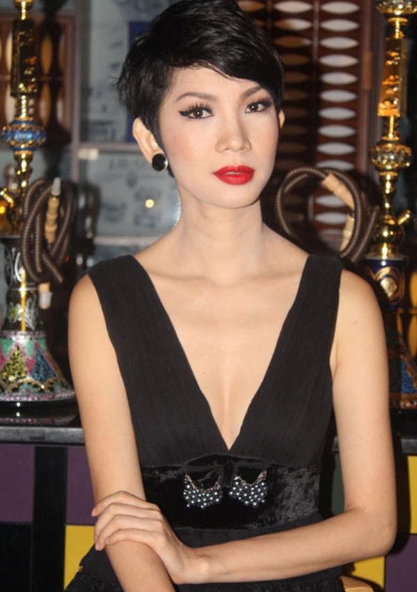 Vòng 1 ngồn ngộn như sắp tràn khỏi váy, Xuân Lan bị nghi phẫu thuật thẩm mỹ ở tuổi ngoại tứ tuần-3