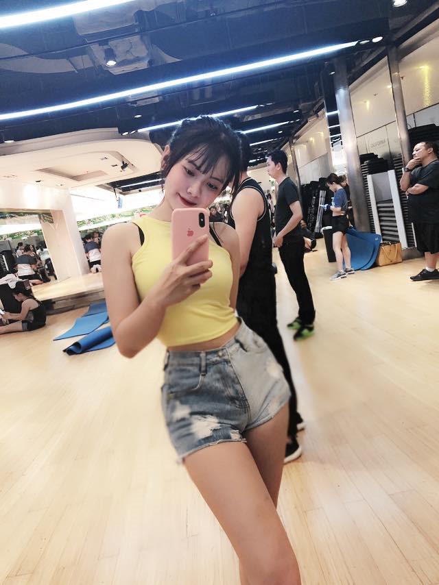 Nữ PT sở hữu thân hình đồng hồ cát sau khi giảm 14 kg-2