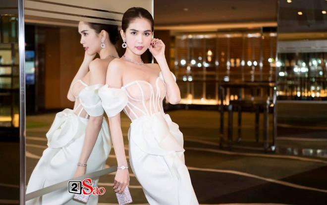 Ngọc Trinh nửa kín nửa hở với corset xuyên thấu quấn khăn, gợi nhớ bộ đồ thị phi từng mặc ở Cannes-4