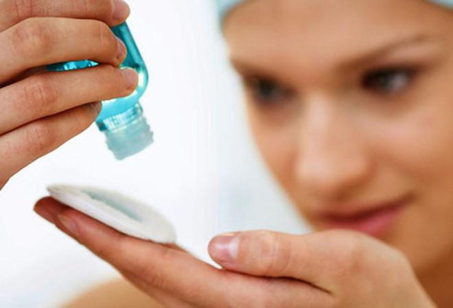 Xịt nước hoa thẳng lên mặt sẽ phá huỷ làn da của bạn thế nào?-3