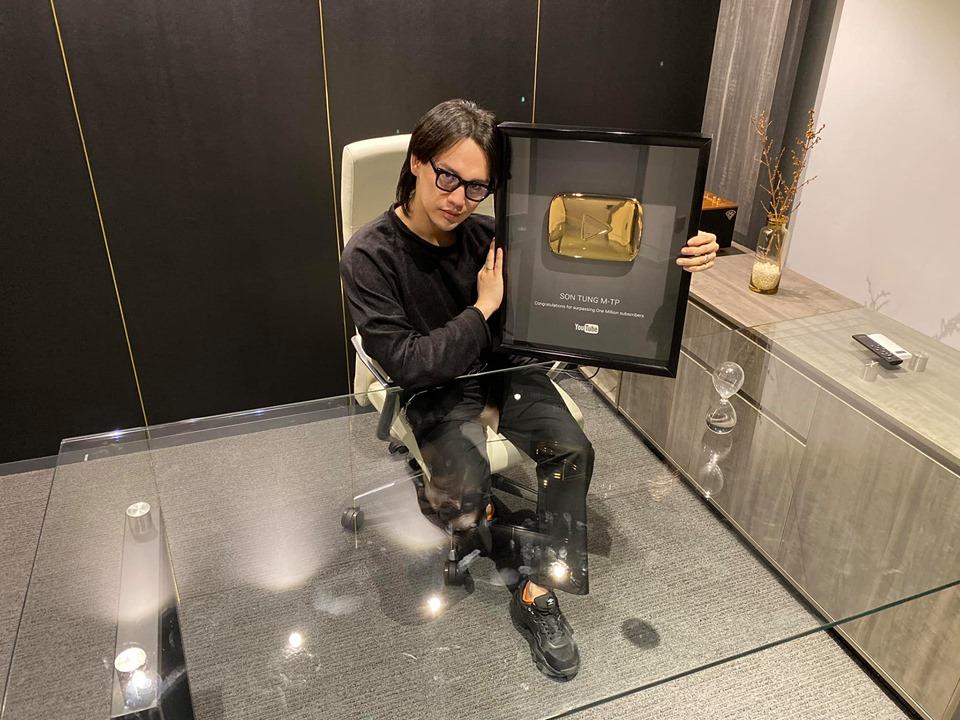 Selfie thân thiết cùng chủ tịch Sơn Tùng, Nguyễn Trần Trung Quân gầy rộc không nhận ra-2