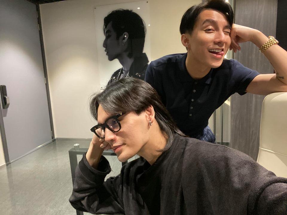 Selfie thân thiết cùng chủ tịch Sơn Tùng, Nguyễn Trần Trung Quân gầy rộc không nhận ra-3