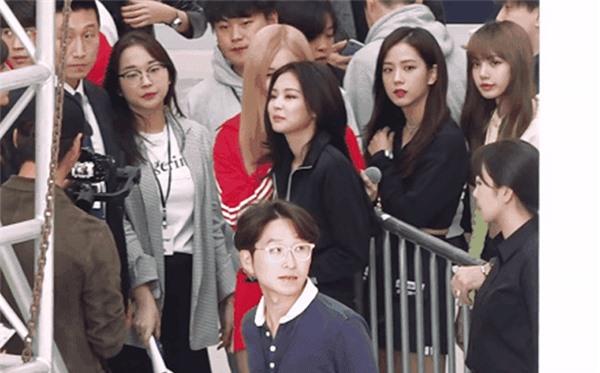 Tranh cãi nảy lửa BLACKPINK đến muộn, bắt David Beckham đợi tận 25 phút nhưng không xin lỗi: Thái độ hay hiểu lầm?-2