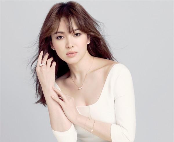 Phụ nữ có nét tướng quý hơn vàng mười này, đi đến đâu cũng được săn đón, người theo đuổi xếp hàng dài-1