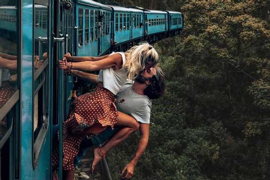 Khoe vòng 3, khỏa thân và những thú vui phản cảm khi đi du lịch