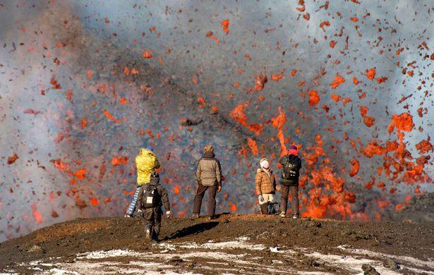 Khoe vòng 3, khỏa thân và những thú vui phản cảm khi đi du lịch-7