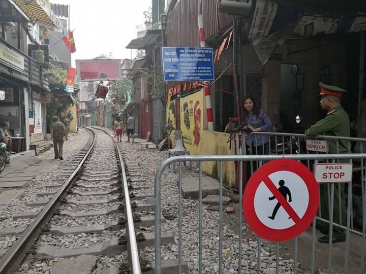 Ngoại bất nhập, đóng cửa cà phê đường tàu từ sáng nay-4