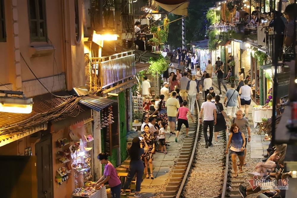 Ngoại bất nhập, đóng cửa cà phê đường tàu từ sáng nay-8