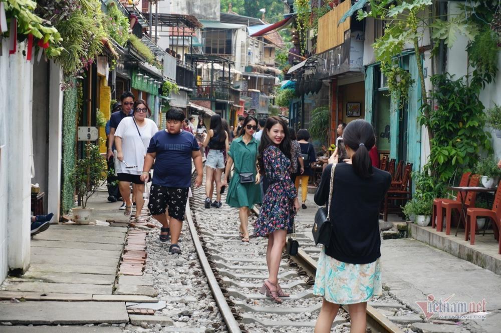 Ngoại bất nhập, đóng cửa cà phê đường tàu từ sáng nay-9