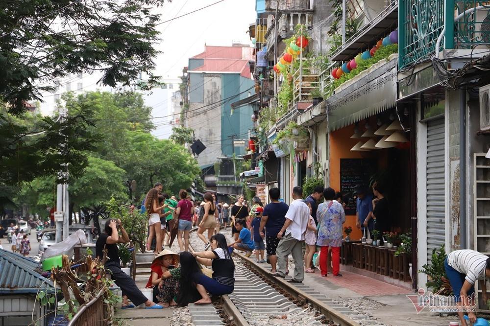 Ngoại bất nhập, đóng cửa cà phê đường tàu từ sáng nay-10