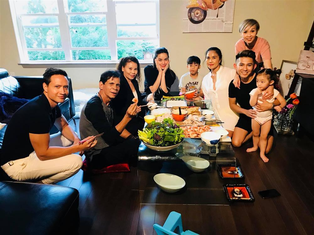 Clip HOT NHẤT hôm nay: Kim Lý gọi mẹ ngọt xớt chúc mừng sinh nhật phụ huynh Hồ Ngọc Hà-3