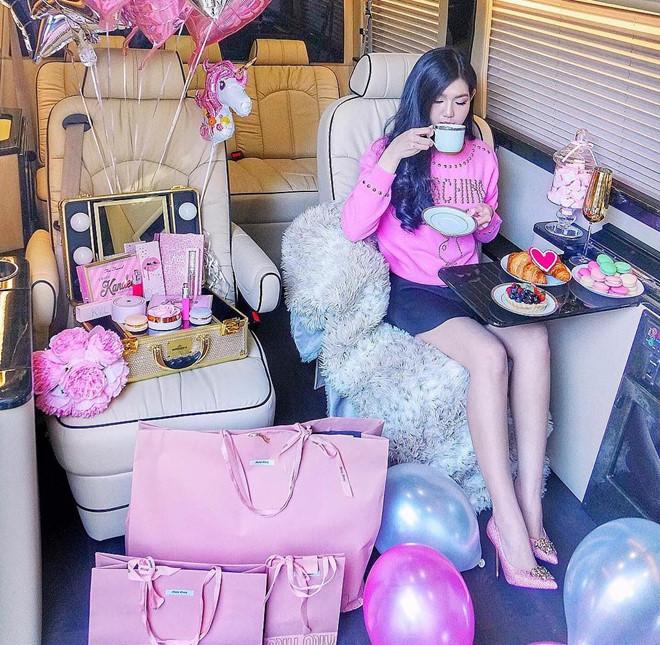 Các rich kid chi tiền tỷ mua sắm, chăm khoe đồ hiệu lên mạng-6