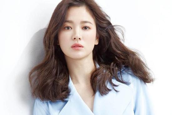 Song Hye Kyo được khen ngợi khi liên tục làm từ thiện