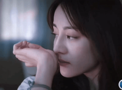 Địch Lệ Nhiệt Ba khóc trên truyền hình-1