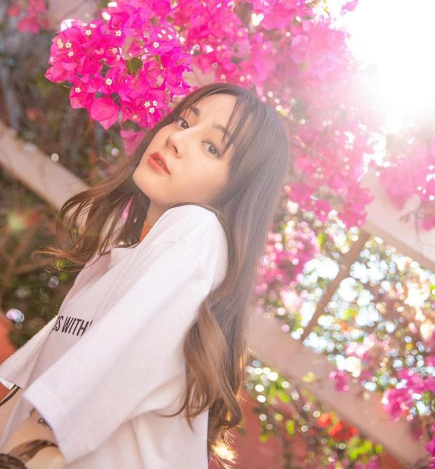 Địch Lệ Nhiệt Ba khóc trên truyền hình-2