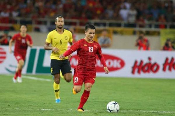 Sau nhiều pha để CĐV ăn mừng hụt, Quang Hải đốt cháy sân Mỹ Đình khi ghi bàn vào lưới Malaysia-1