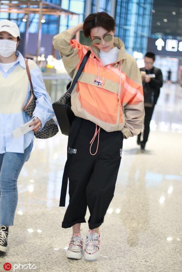 Phạm Băng Băng và tình địch một thời đọ style cool ngầu ở sân bay-1