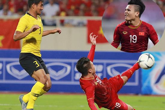 Chọc thủng lưới Malaysia, khoảnh khắc ngả người sút bóng của Quang Hải được CĐV chia sẻ rầm rộ