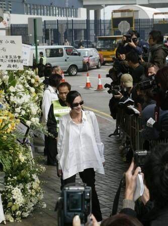 Trương Bá Chi bị chỉ trích vì cười ở tang lễ Mai Diễm Phương-2