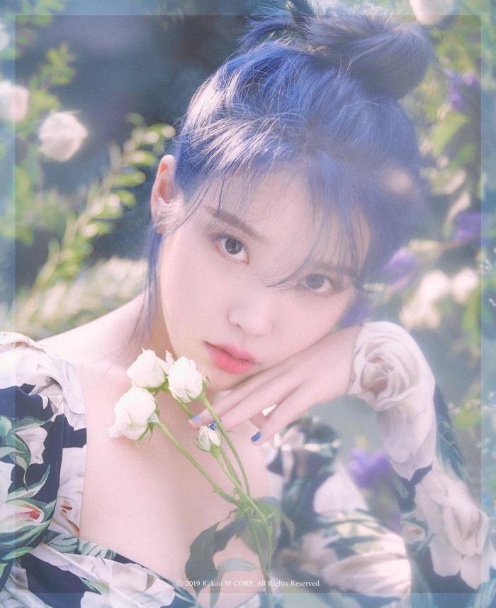 Không hẹn mà gặp, IU và Taeyeon cùng tung teaser cho album sắp ra mắt-3
