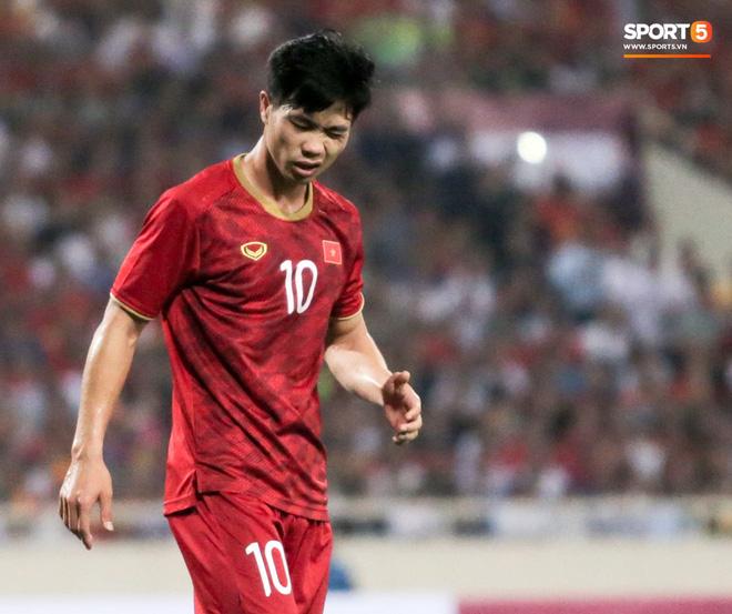 Bị ăn vả từ đối phương, khoảnh khắc lườm nguýt đanh đá của Công Phượng làm fans bật cười-2