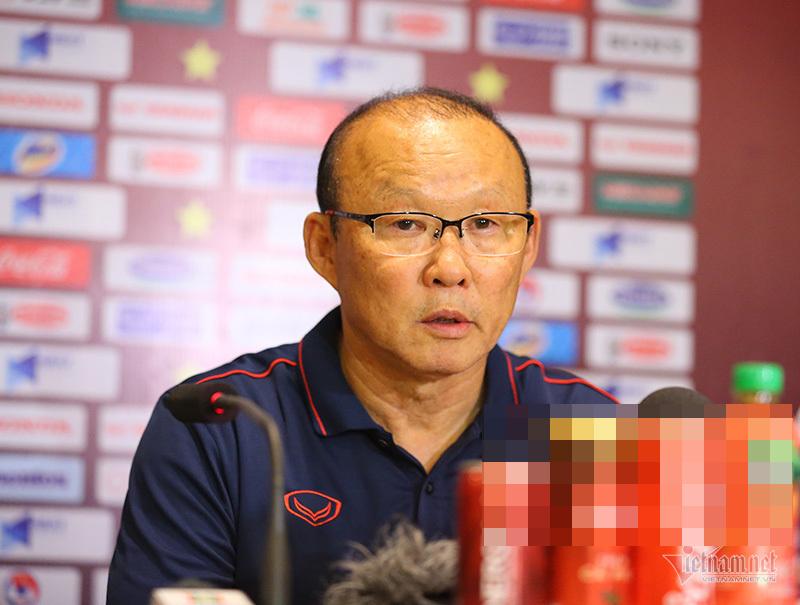 Bị ăn vả từ đối phương, khoảnh khắc lườm nguýt đanh đá của Công Phượng làm fans bật cười-3