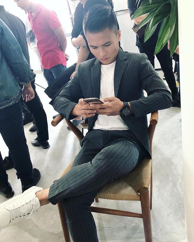 Quang Hải ăn mặc giản dị, ít dùng đồ hiệu vẫn được fan khen ngợi-3