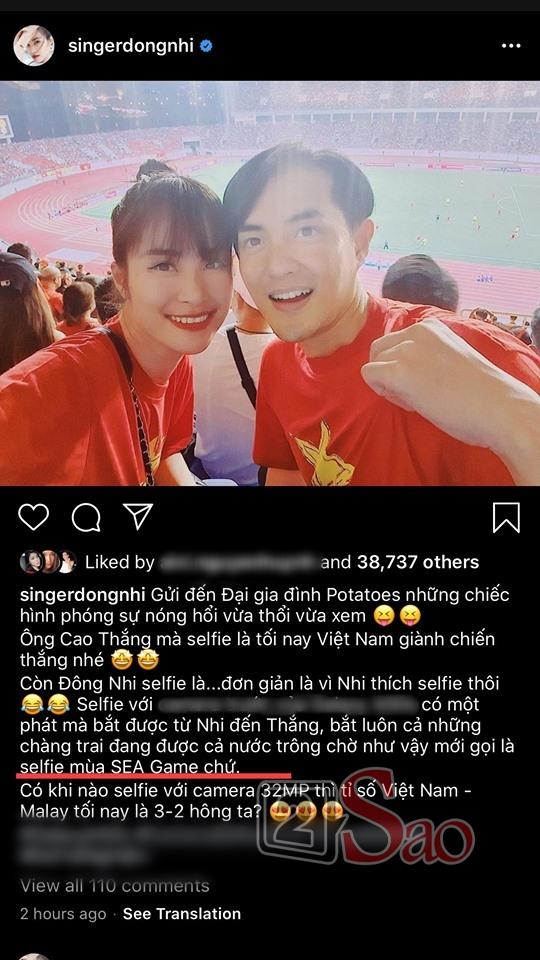 Đông Nhi tẽn tò khi nhanh tay viết nhầm World Cup thành SEA Games khi mặc áo đôi cổ vũ đội tuyển Việt Nam cùng Ông Cao Thắng-1