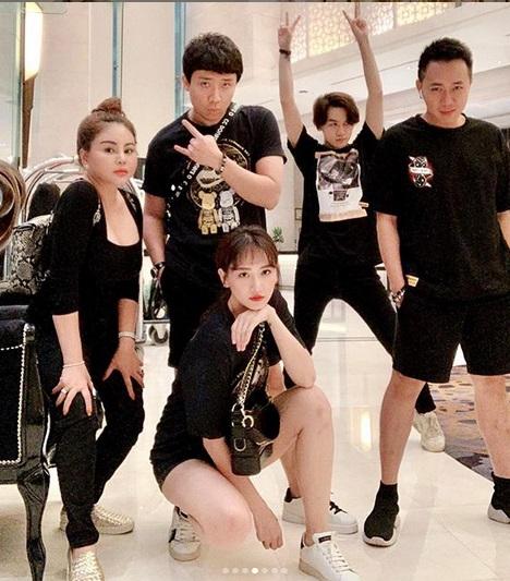 Team Trấn Thành khoe ảnh cùng nhau du hí, mọi sự chú ý đều tập trung vào gương mặt 10 kiểu như 1 của Lê Giang-3