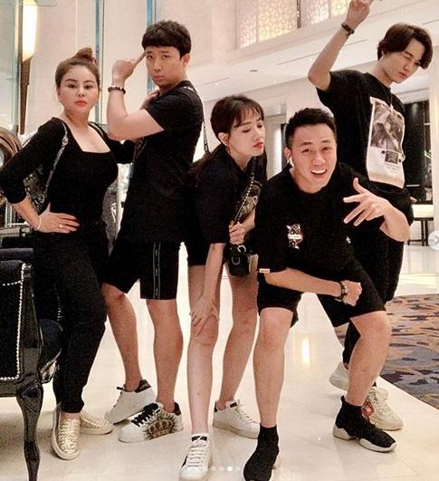 Team Trấn Thành khoe ảnh cùng nhau du hí, mọi sự chú ý đều tập trung vào gương mặt 10 kiểu như 1 của Lê Giang-4